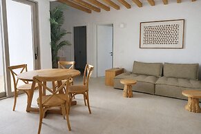 Reya Suites