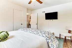 Walk to Park & Cafe: Cozy Indianapolis Getaway