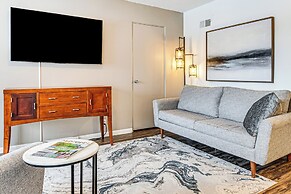 Walk to Park & Cafe: Cozy Indianapolis Getaway