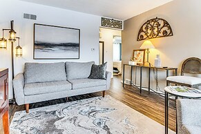 Walk to Park & Cafe: Cozy Indianapolis Getaway