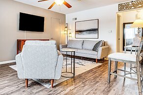 Walk to Park & Cafe: Cozy Indianapolis Getaway