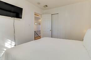Near Beaches, Base & Bay! Hampton Home w/ Backyard