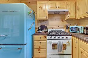 Greenbrier River On-site! Modern-rustic Log Cabin