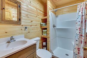 Greenbrier River On-site! Modern-rustic Log Cabin