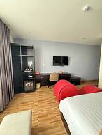 Novelty Hotel