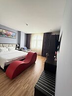 Novelty Hotel