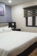 Novelty Hotel