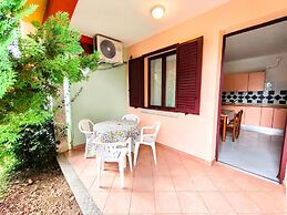 Apartment With Pool and Private Parking