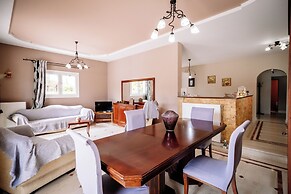 Rahes Villa With Private Swimming Pool