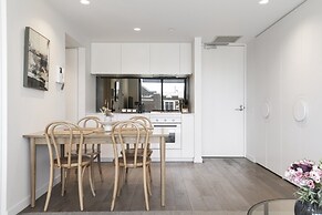 Bright South Yarra Flat With Balcony