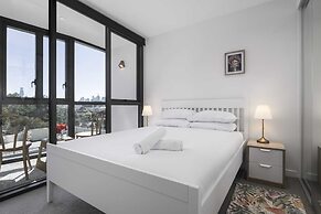 Bright South Yarra Flat With Balcony