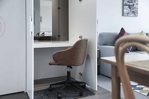 Bright South Yarra Flat With Balcony