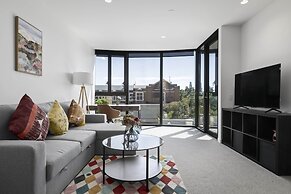 Bright South Yarra Flat With Balcony