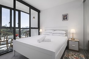 Bright South Yarra Flat With Balcony