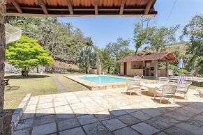 Sitio em Vassouras na Serra com Piscina e Lareira