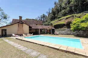 Sitio em Vassouras na Serra com Piscina e Lareira