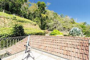 Sitio em Vassouras na Serra com Piscina e Lareira