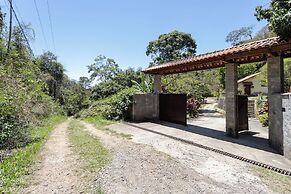 Sitio em Vassouras na Serra com Piscina e Lareira