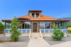 Villa Psani Beachfront Escape With Garden