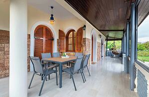Villa Psani Beachfront Escape With Garden