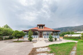 Villa Psani Beachfront Escape With Garden