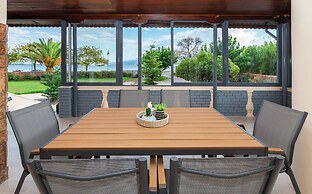 Villa Psani Beachfront Escape With Garden