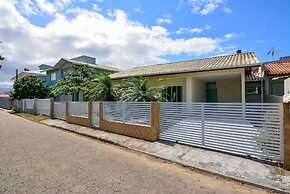Casa com piscina a 250m da Praia PLH006