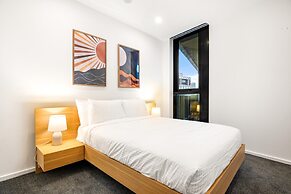 Modern City Views Escape With Gym Access