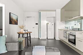 Chic 1BR Apt Near Southern Cross