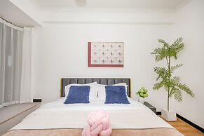 Baihong Riverview Drone Show Apartment