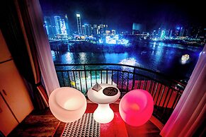 Baihong Riverview Drone Show Apartment
