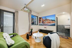 Baihong Riverview Drone Show Apartment