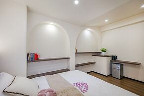 Baihong Riverview Drone Show Apartment