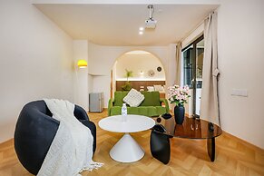 Baihong Riverview Drone Show Apartment