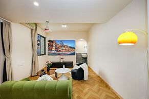 Baihong Riverview Drone Show Apartment