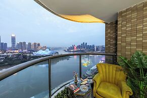Baihong Riverview Drone Show Apartment