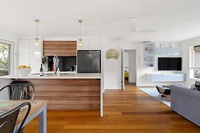 Relaxed Bayside Stay With Outdoor Space