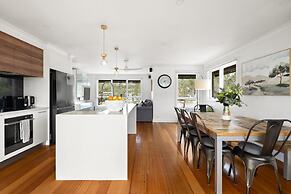 Relaxed Bayside Stay With Outdoor Space