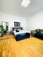 Bright 2BR Apartment Near Westbahnhof