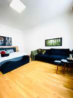 Bright 2BR Apartment Near Westbahnhof