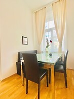Bright 2BR Apartment Near Westbahnhof