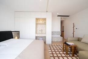 Shanghai Hills&FanStay close to Tianzifang Line 9