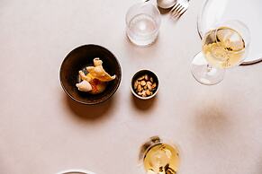 Alfred Hotel & Gastro Bar