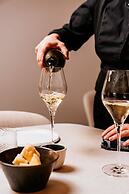 Alfred Hotel & Gastro Bar