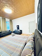 Comfy Studio Apt Near FAC Platz