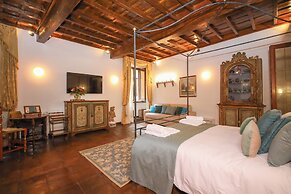 Domus Minelli Navona by Ghor