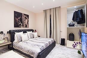 Colonna 18 Apartment by Ghor