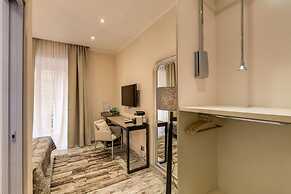 Colonna 18 Apartment by Ghor
