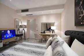 Colonna 18 Apartment by Ghor