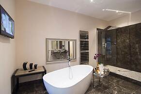 Colonna 18 Apartment by Ghor